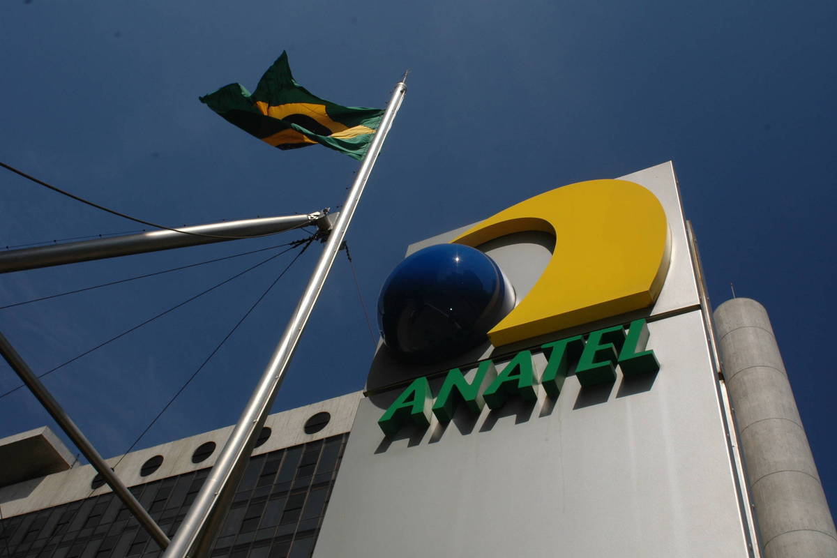 Lula restringe a atuação da Anatel na internet e gera embate sobre fiscalização de big techs e IA