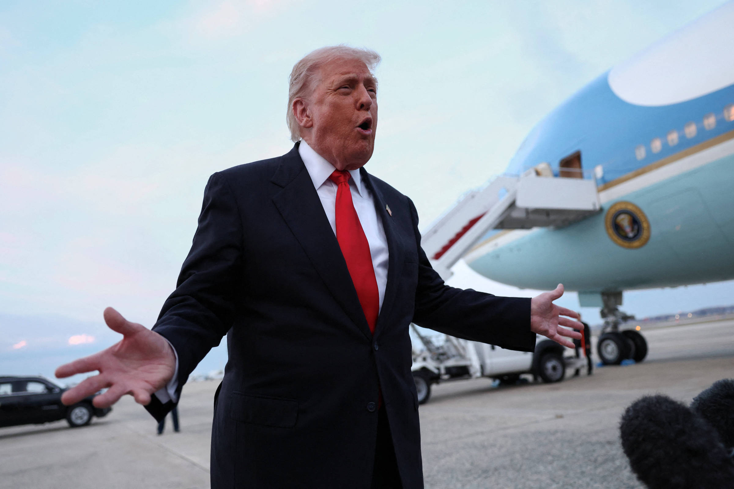 Trump diz que pagará US$ 2.000 a americanos por causa das tarifas