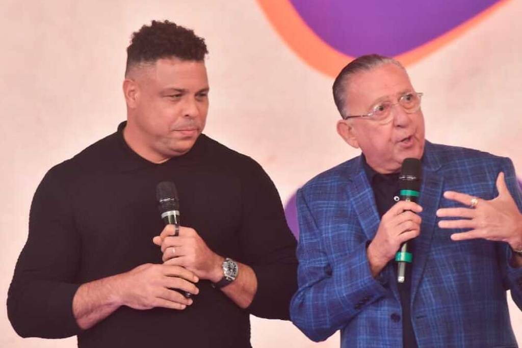 Ronaldo Fenômeno pede emprego no SBT e ganha resposta no palco: 'Está contratado'
