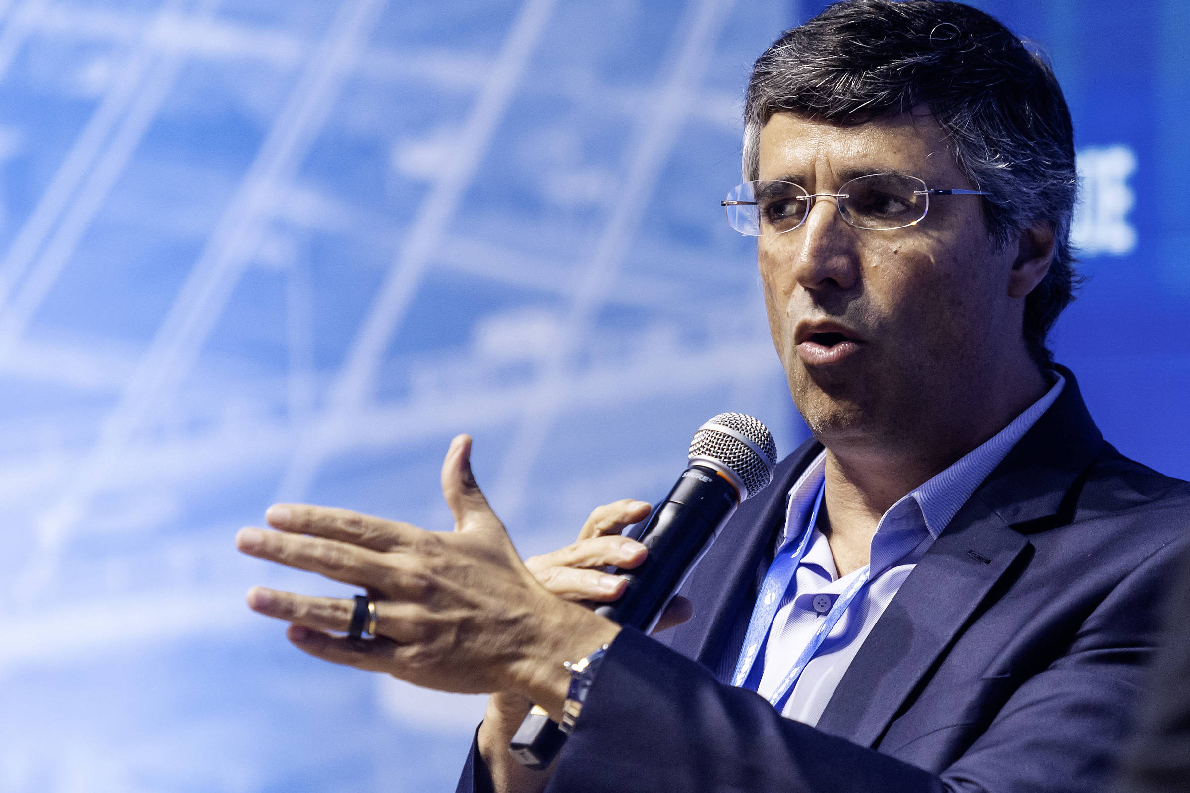 Sou defensor do Bolsa Família, mas programa cresceu demais, diz Esteves