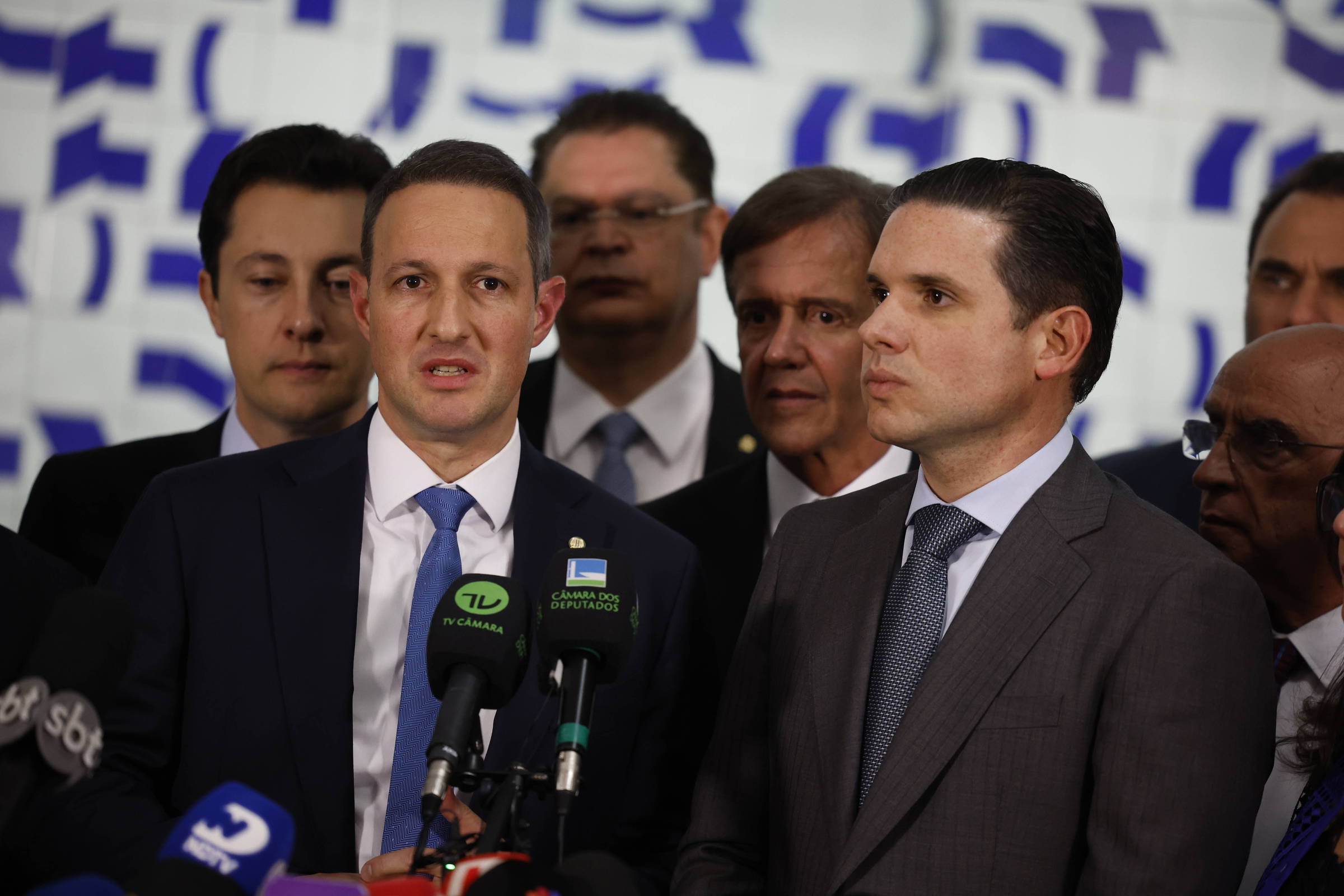 Projeto de braço direito de Tarcísio quis piorar combate ao crime e ajudar deputado a fugir da polícia