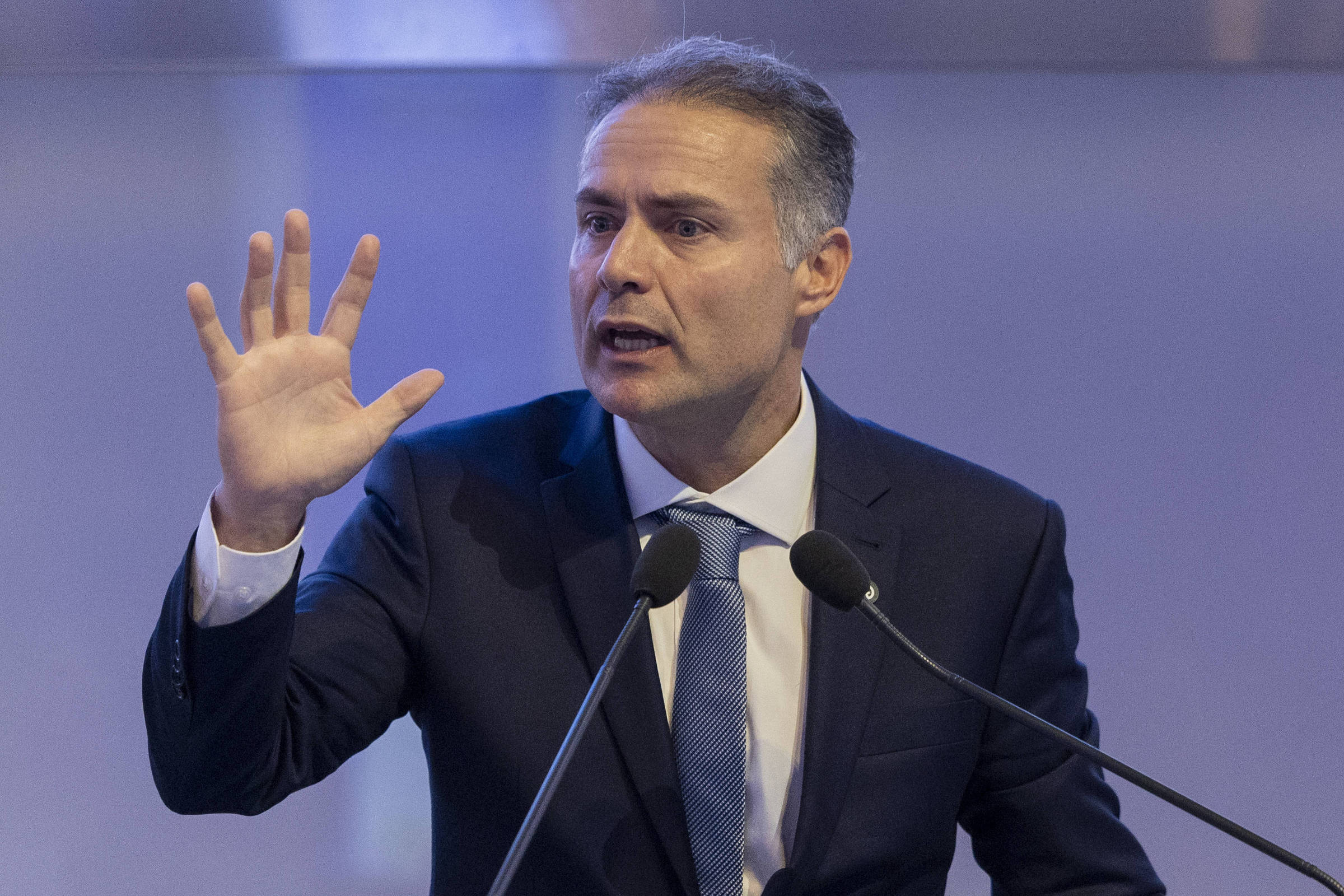 Governo Lula volta atrás em acordo com 41 países sobre descarbonização de caminhões