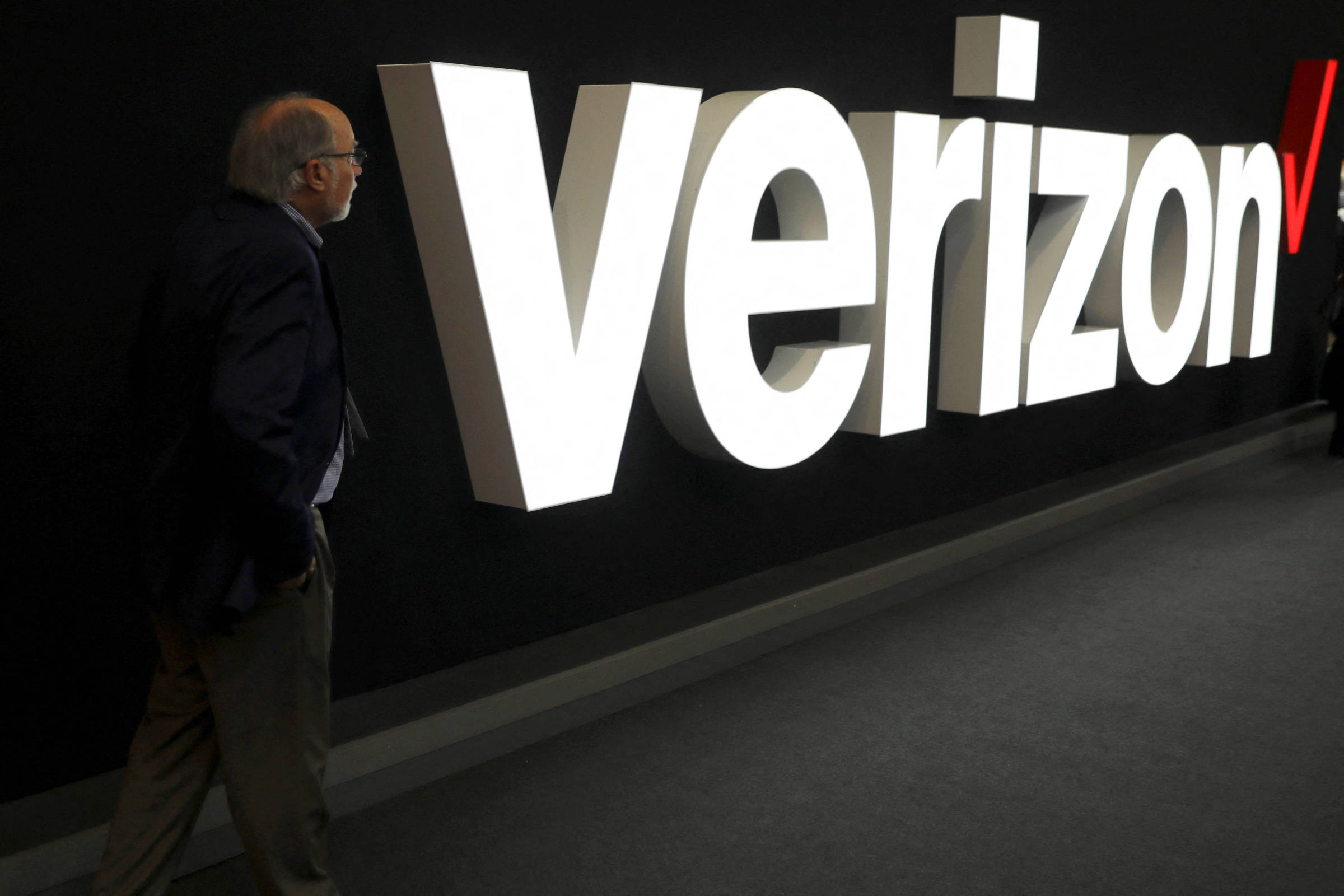 Verizon vai demitir 15 mil em reestruturação conduzida por novo CEO