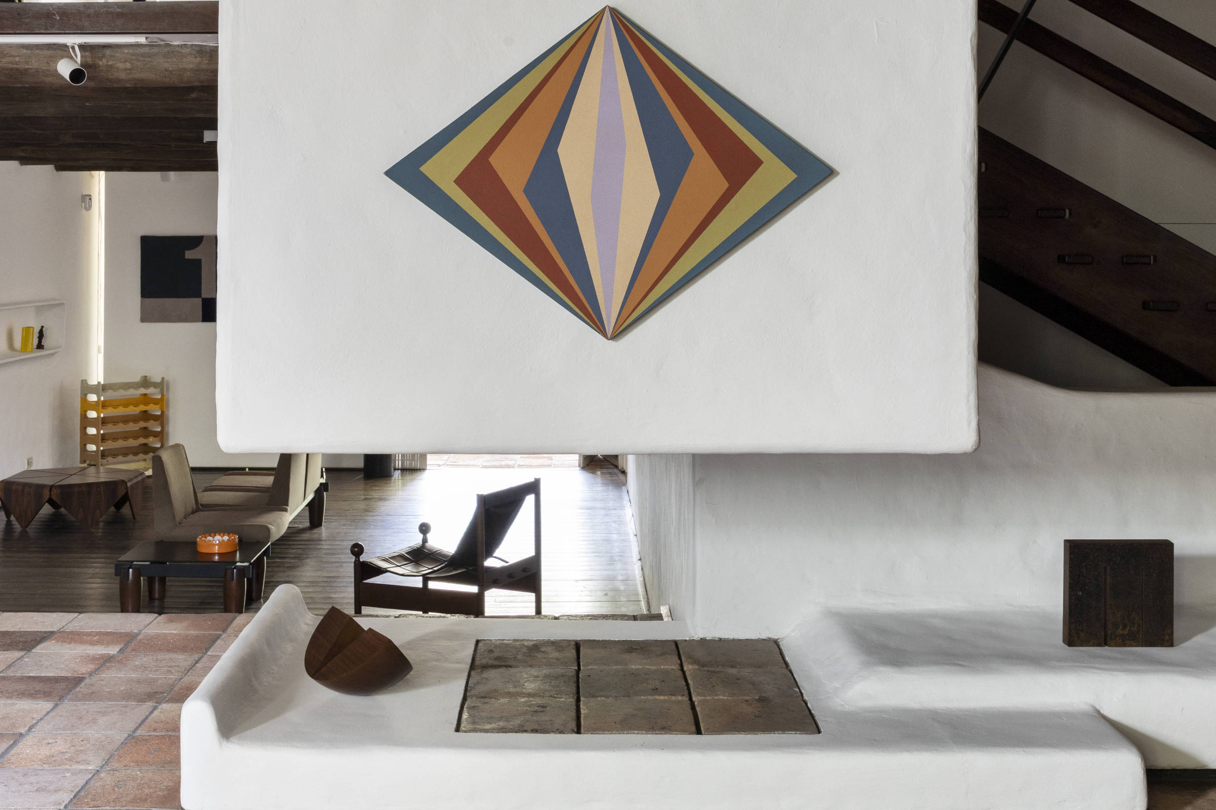 Jorge Zalszupin ganha exposição que entrelaça arte, mobiliário e arquitetura