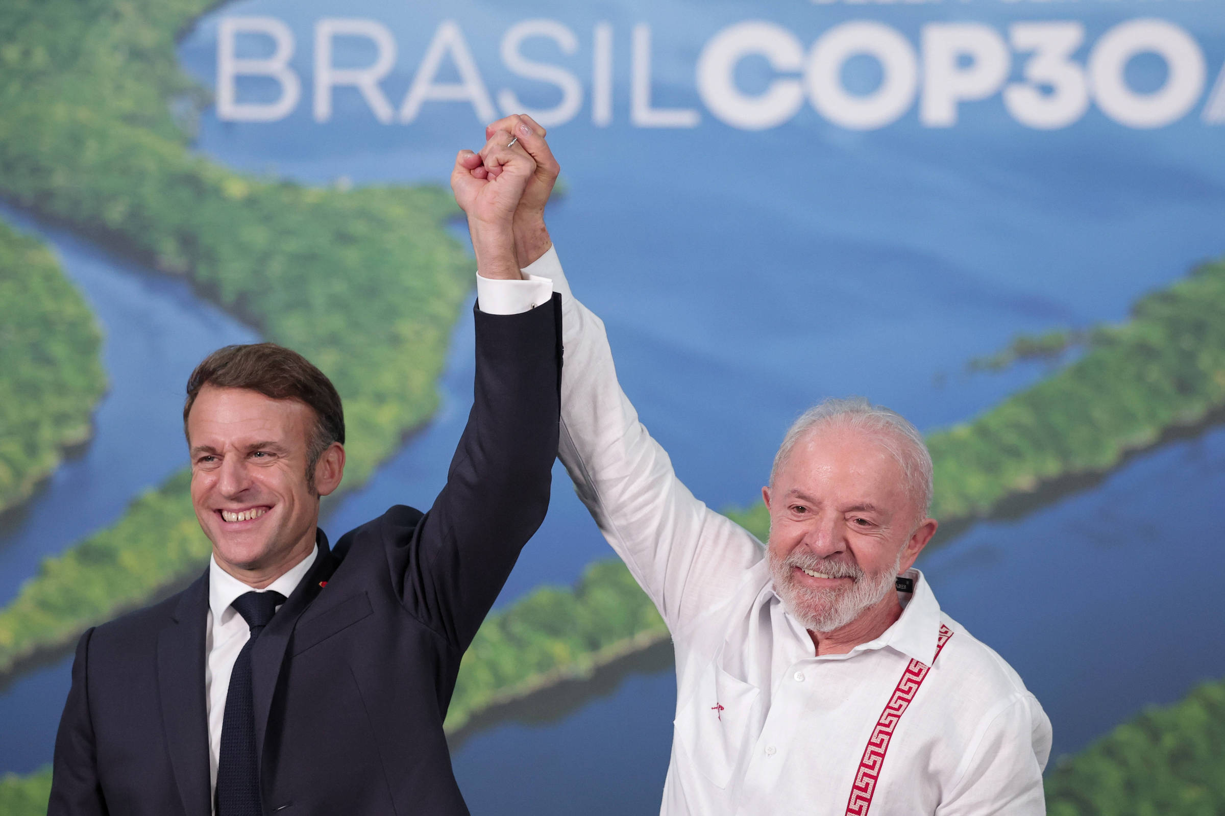 Macron pede a Lula que compense perdas das empresas por cortes de energia renovável