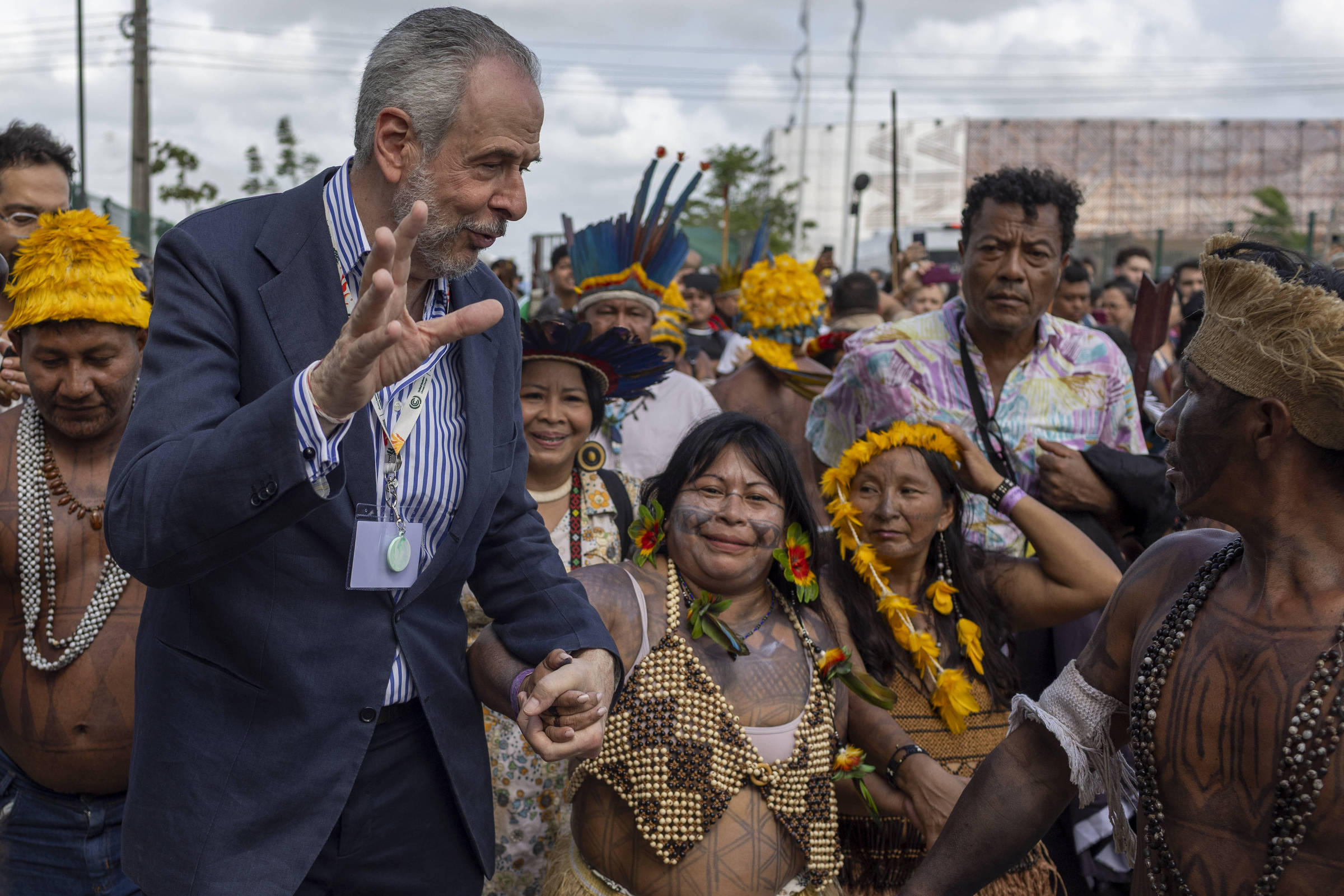 A pedido de Lula, presidente da COP30 e ministras fazem força-tarefa para acalmar ativistas indígenas