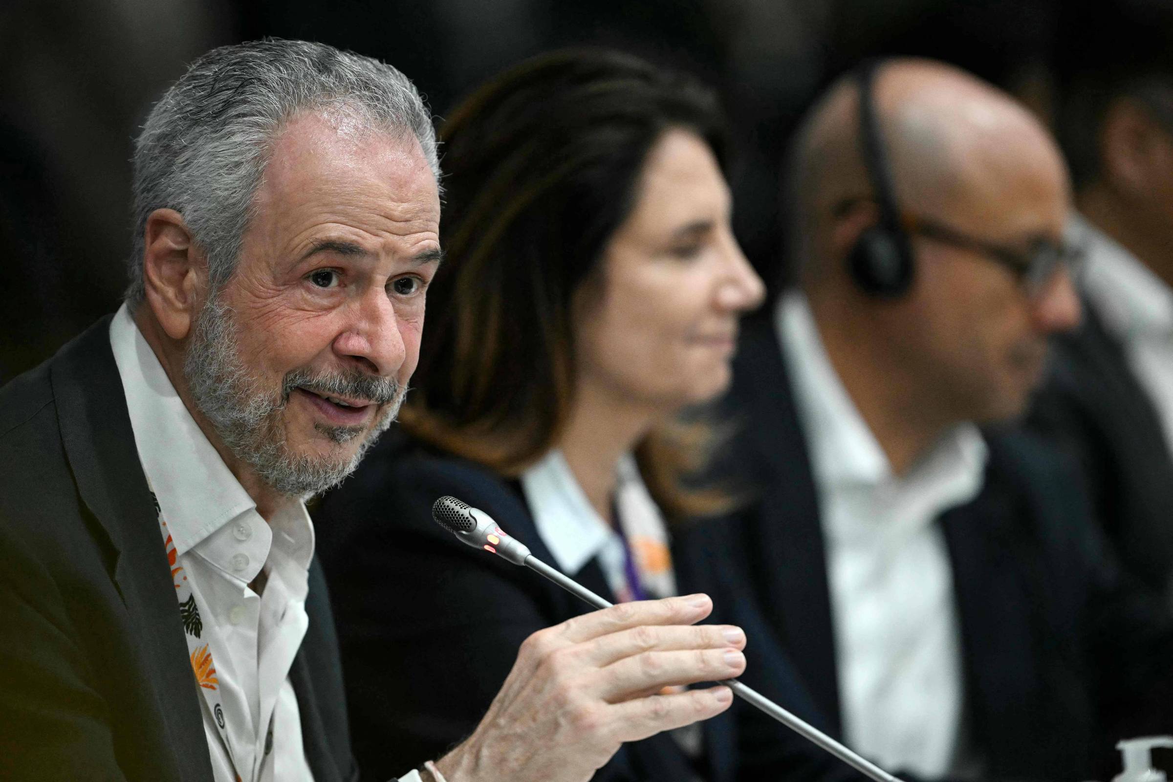 COP30 estuda decisão em pacotes para driblar impasses sobre dinheiro, metas climáticas e comércio