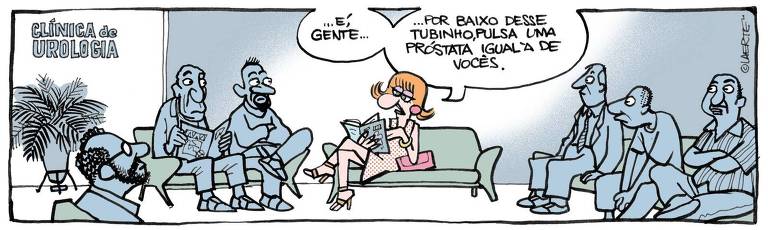 Em sala de espera da Clínica de Urologia, uma mulher sentada no sofá fala para um grupo de homens. Ela diz que sob o tubo há uma próstata igual à deles. Homens estão sentados em cadeiras e sofá, alguns com expressão atenta.