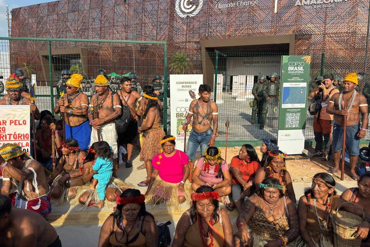 Novo protesto indígena, jornadas exaustivas e decisões em pacotes; veja como foi o 5º dia da COP30