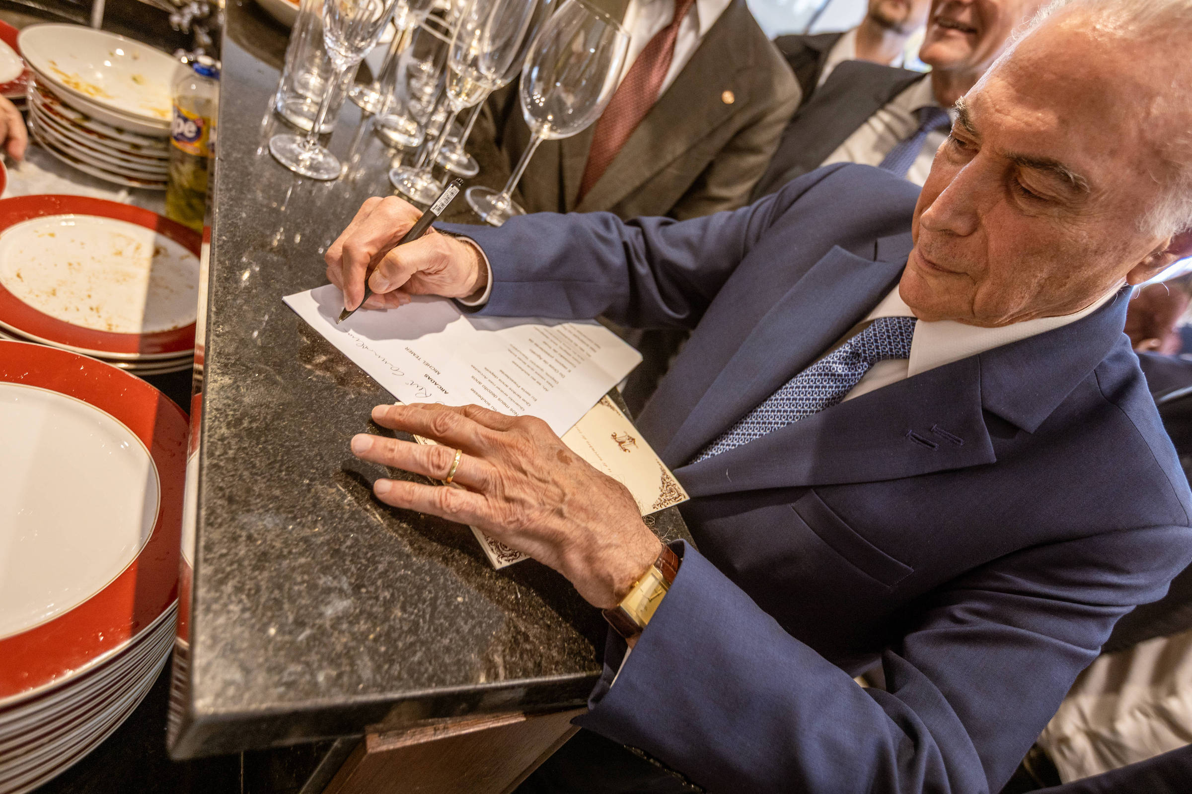 Temer recebe homenagem de entidade de alunos da São Francisco e recita poema