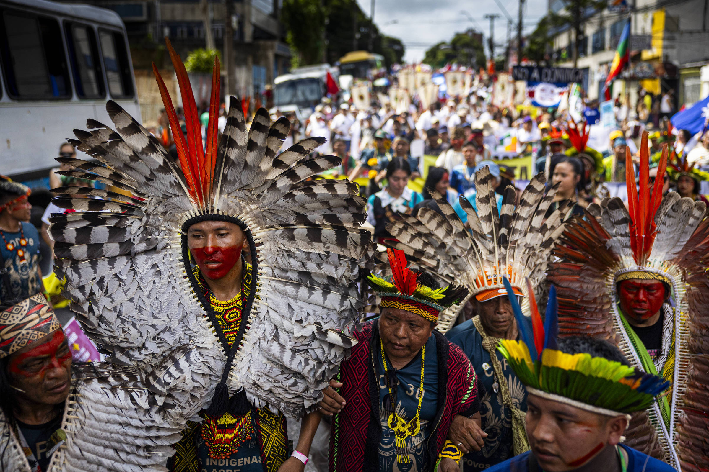 Marcha histórica, dívida climática e mais entraves; veja como foi 6º dia da COP30