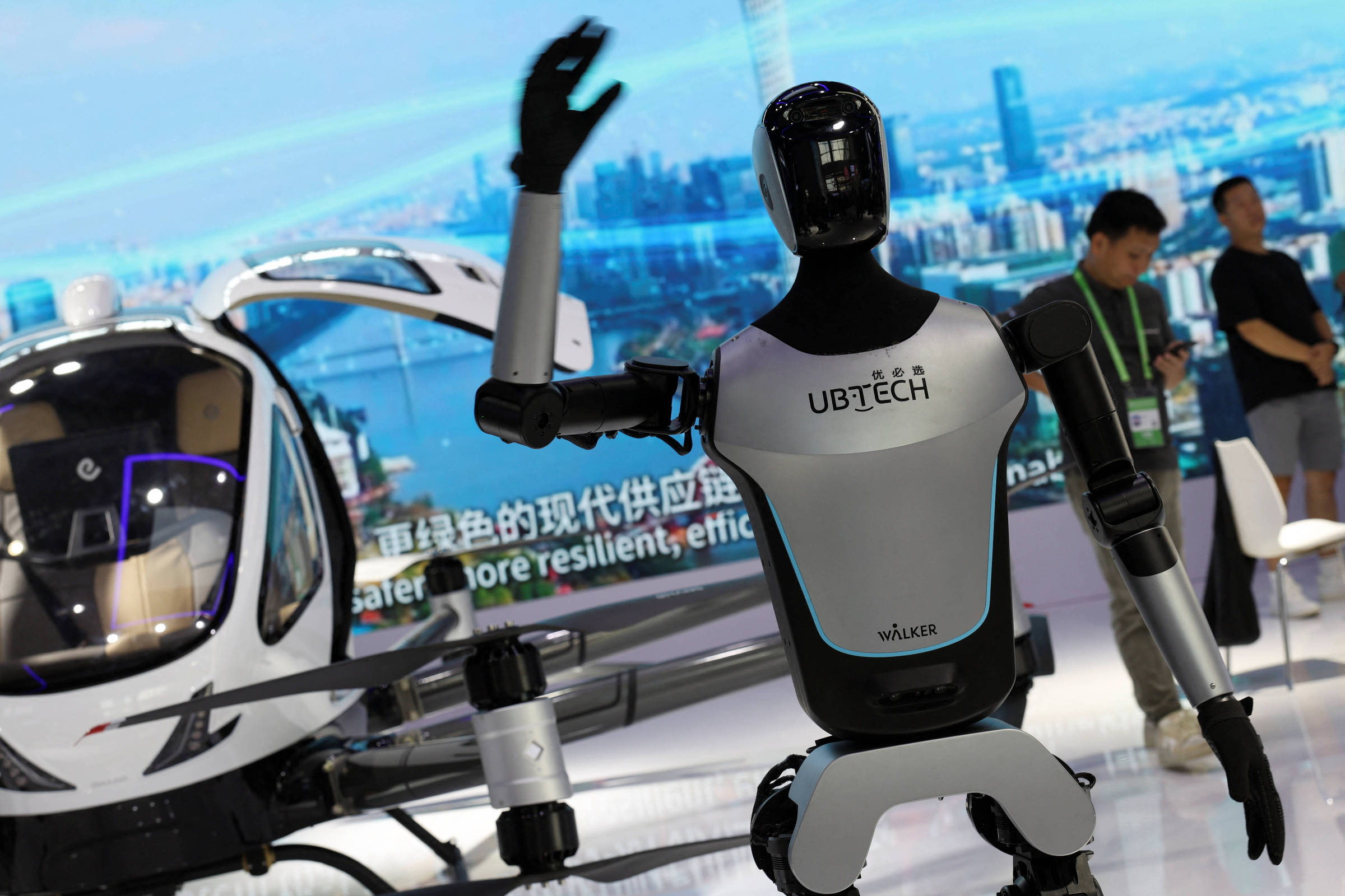 Empresa chinesa começa produção em massa de robôs humanoides; assista