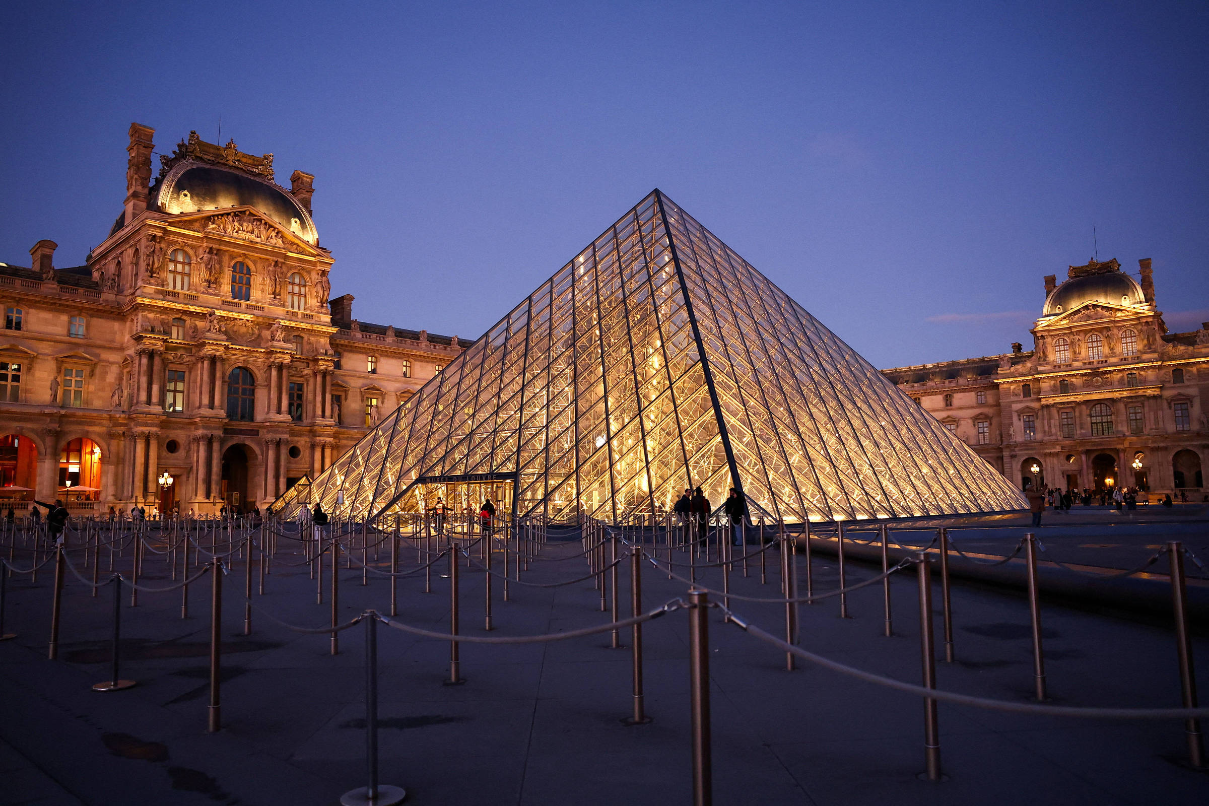 Museu do Louvre adicionará 100 câmeras para reforçar segurança após assalto