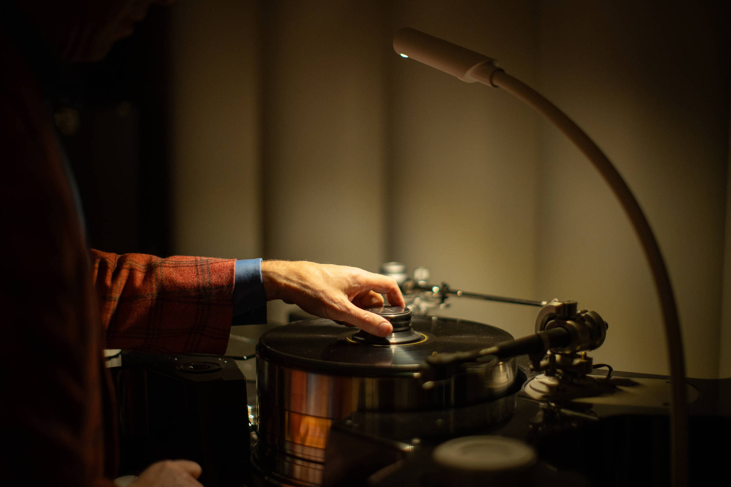 Ouvir música está associado a menor risco de Alzheimer, sugere estudo