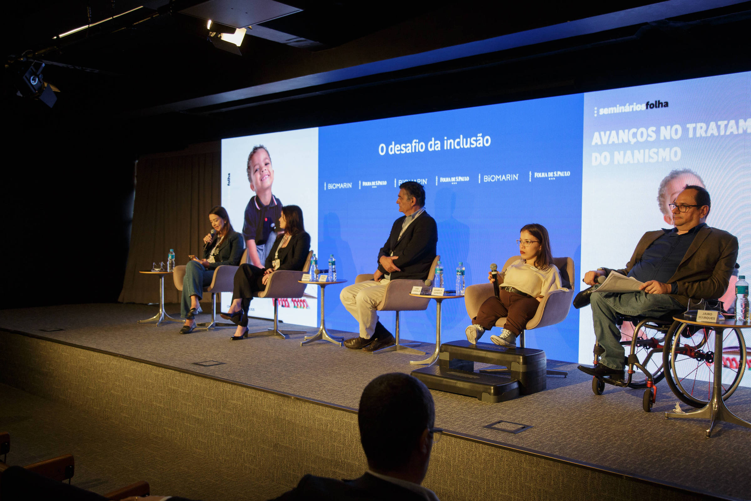 Pessoas com nanismo enfrentam estresse diário por preconceito e falta de adaptação