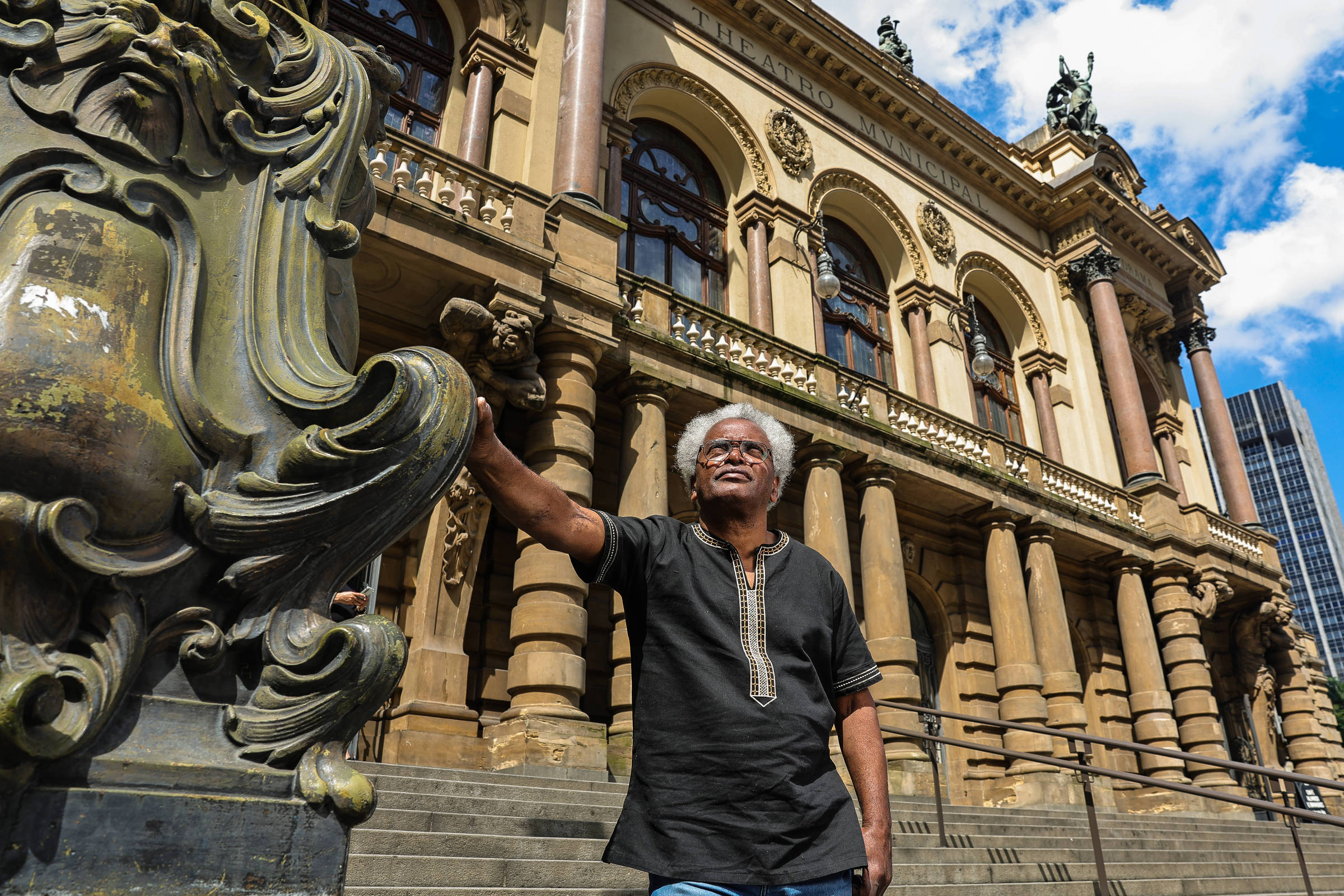 Brasil vive apropriação continuada de poder, com empecilho para negros na política, diz ativista