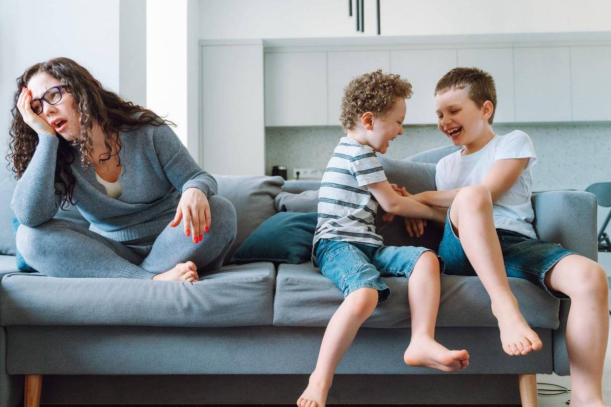 O que fazer se eu não gosto dos amigos dos meus filhos?