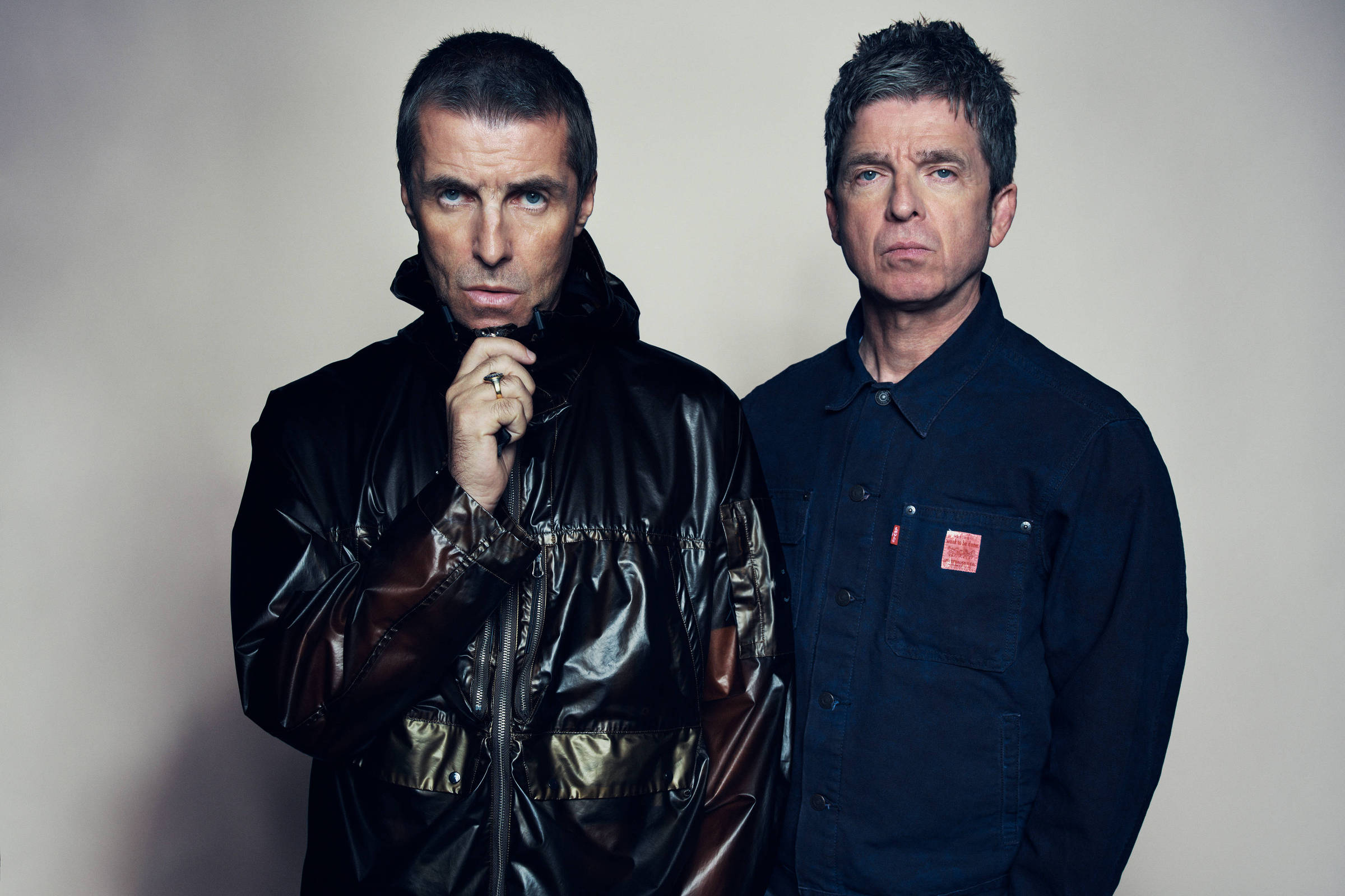 Oasis traz ao Brasil turnê que revive química explosiva dos irmãos Gallagher