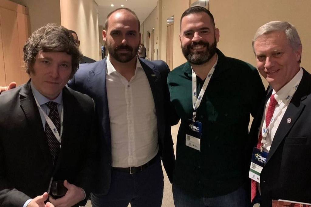 Ex-assessor de Eduardo Bolsonaro viaja aos EUA para discutir eleição no ABC com ele