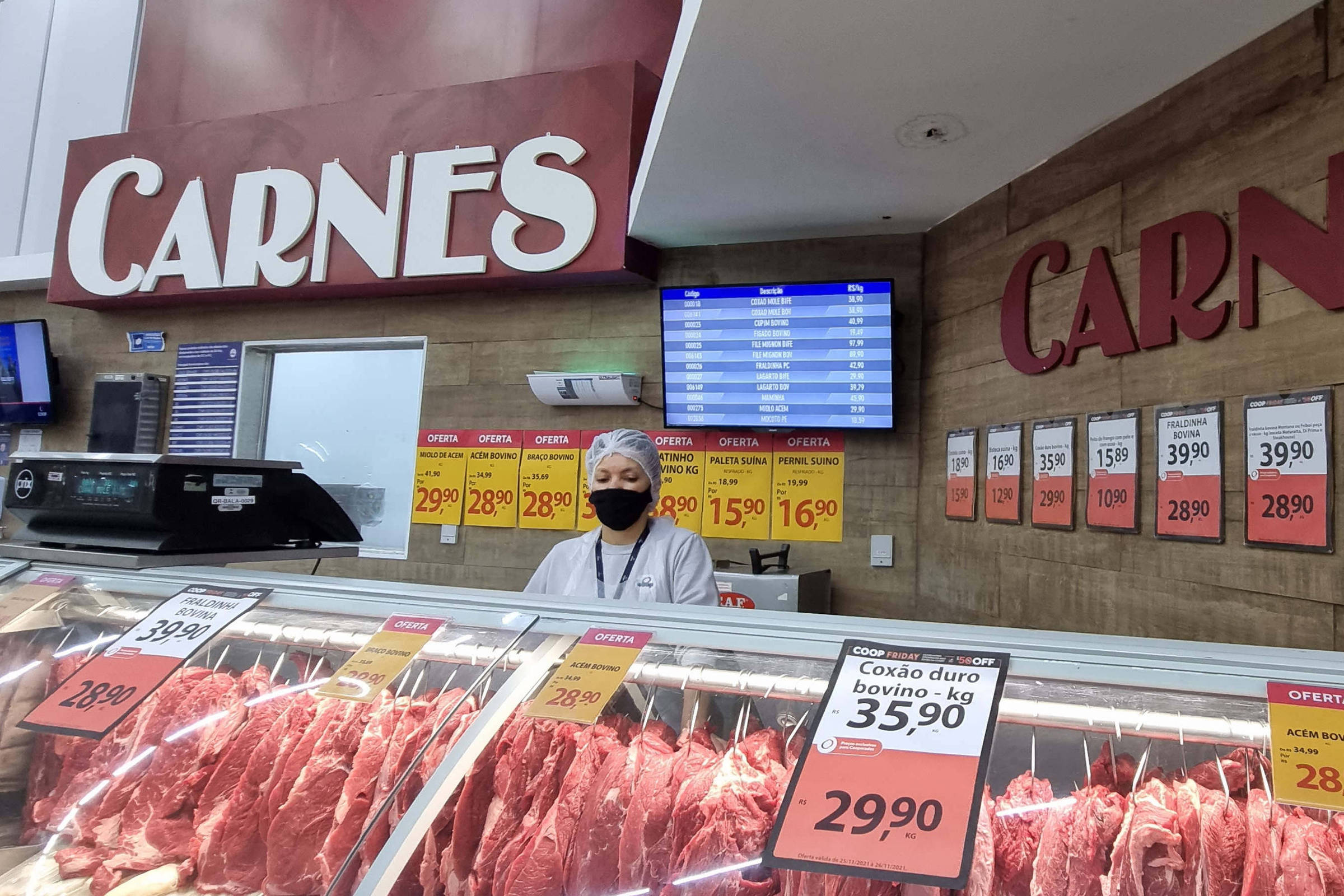 Dólar abre em alta nesta sexta após retirada de tarifas dos EUA sobre 212 produtos brasileiros