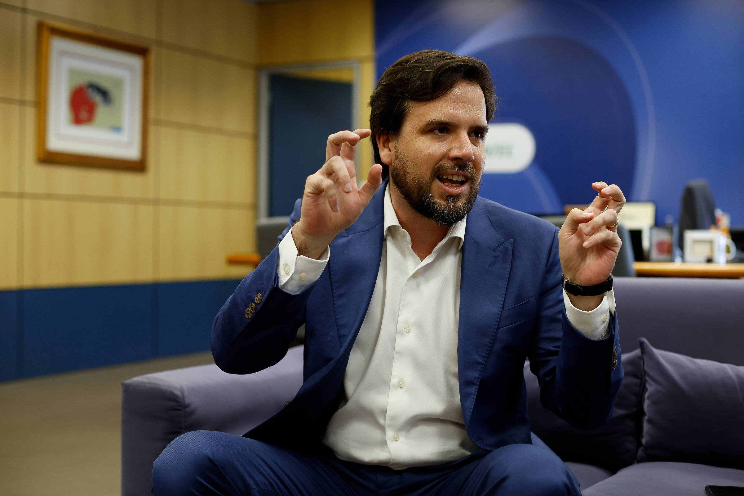 Anatel tenta regular IA, data centers e conteúdo na internet em meio a resistência