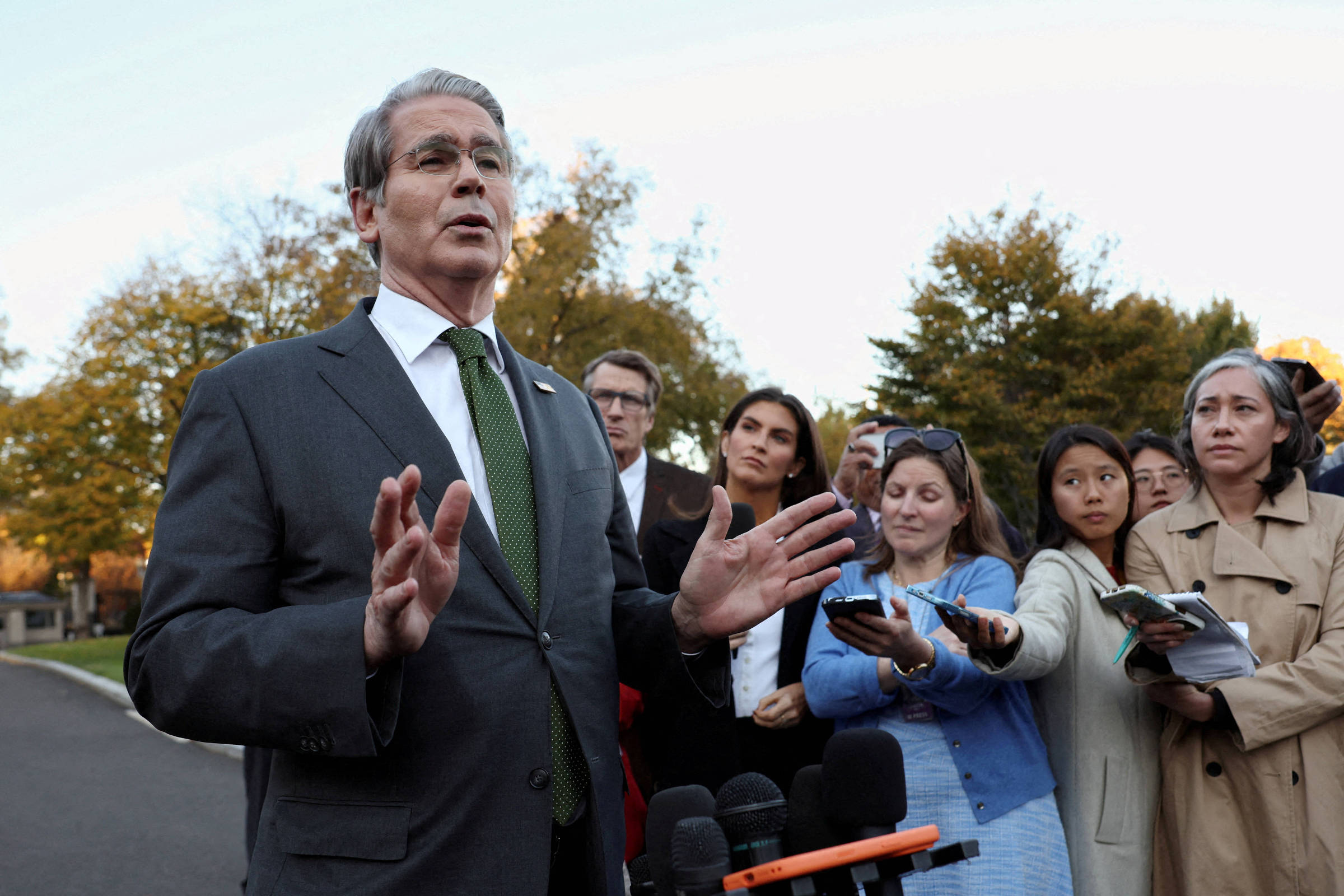 Bessent diz que economia dos EUA como um todo não corre risco de recessão