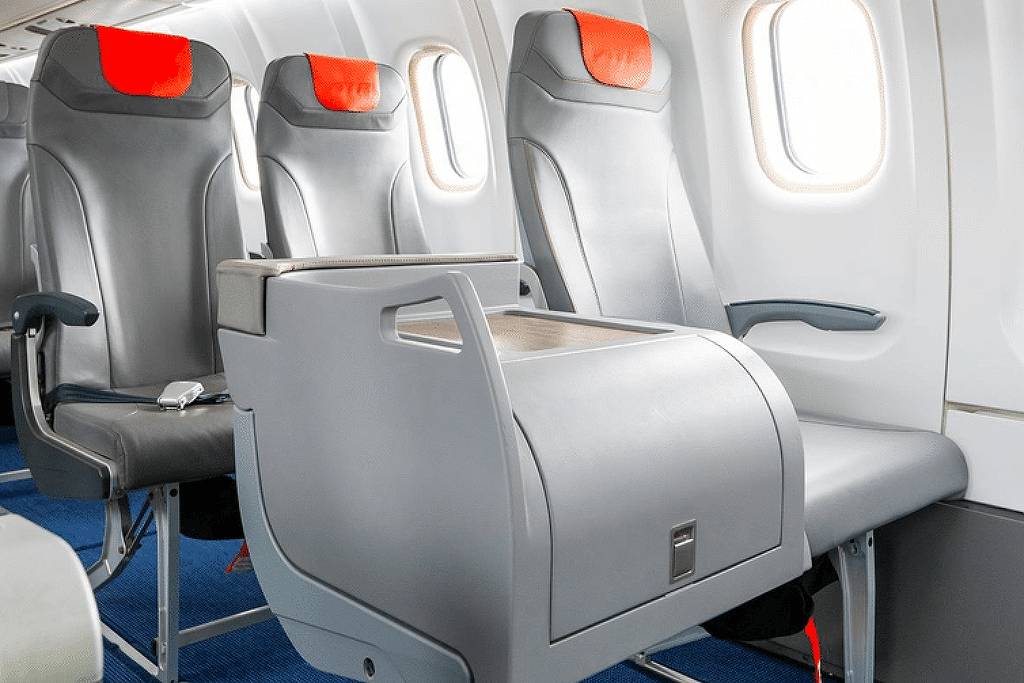 Aérea do Camboja terá poltrona de avião que vira mesa em poucos minutos; conheça