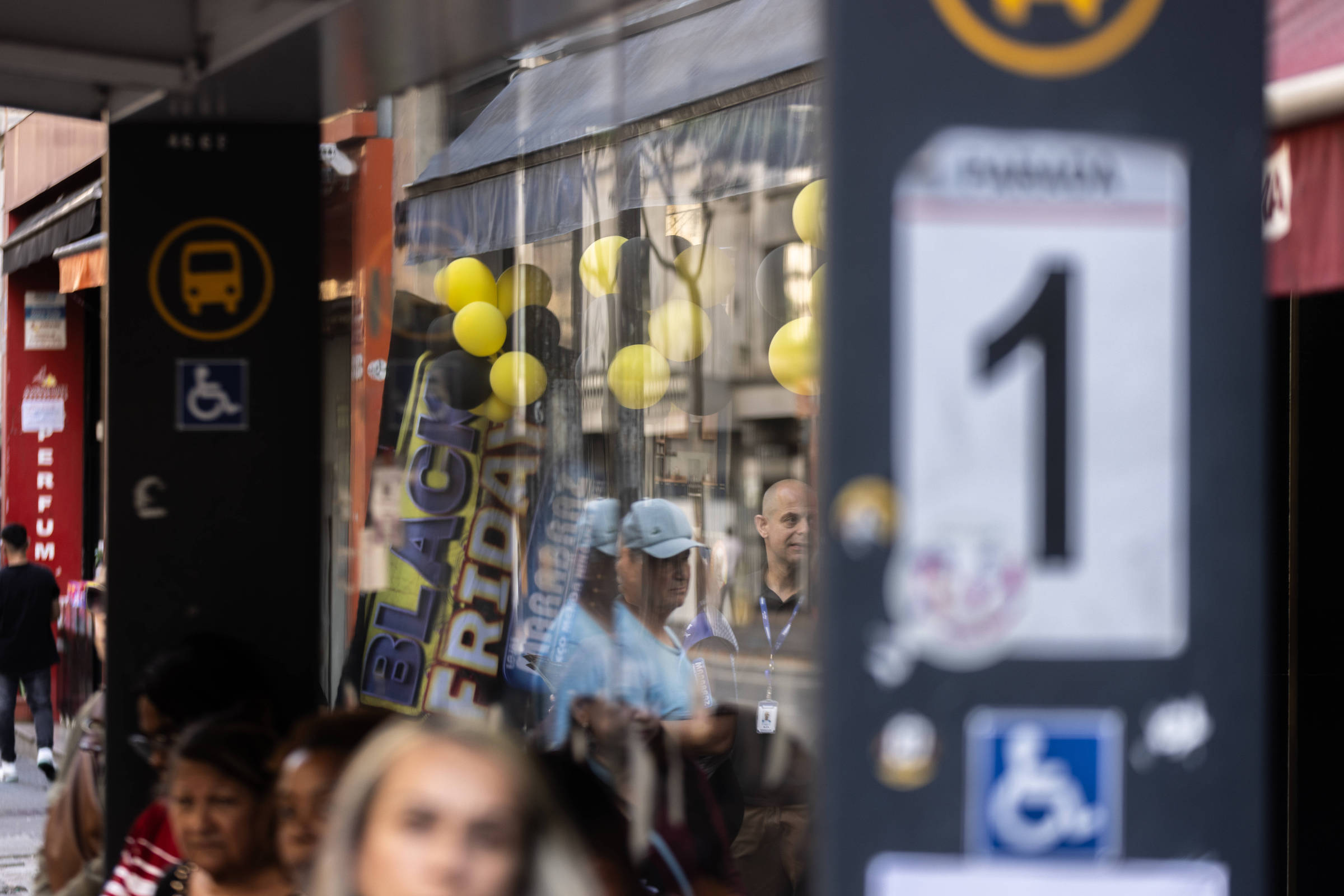 Black Friday: Prefeitura de SP pede que pessoas quitem dívidas ao invés de fazer novas