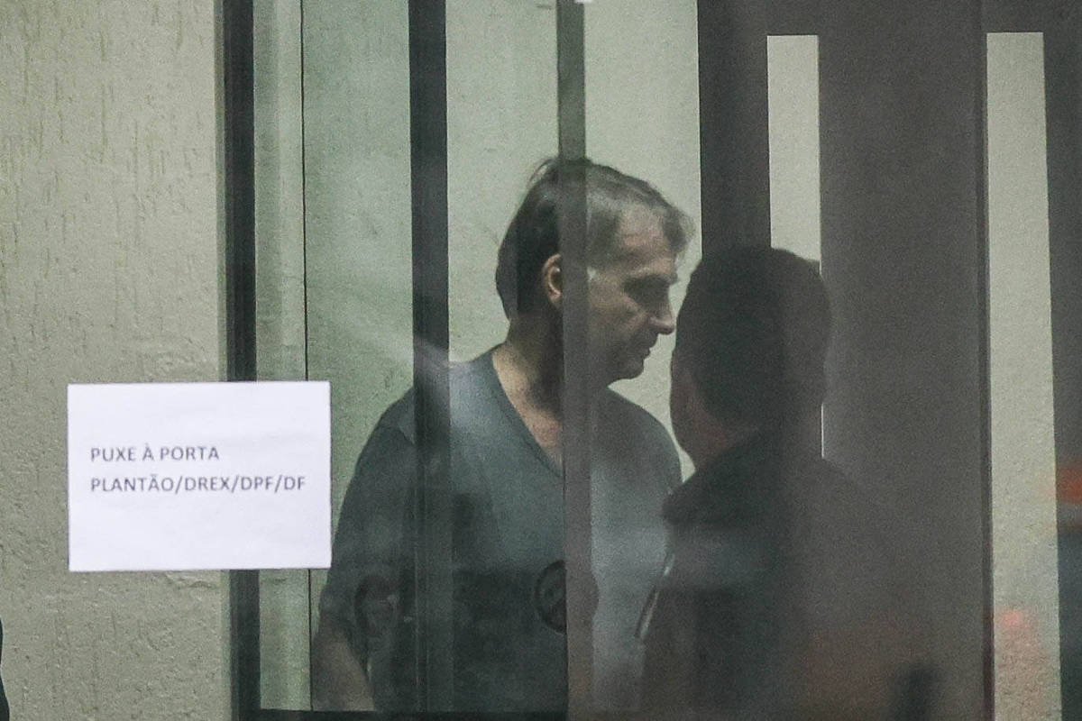 Bolsonaro foi preso 3 vezes? Até quando ficará em regime fechado? Tire dúvidas sobre a condenação