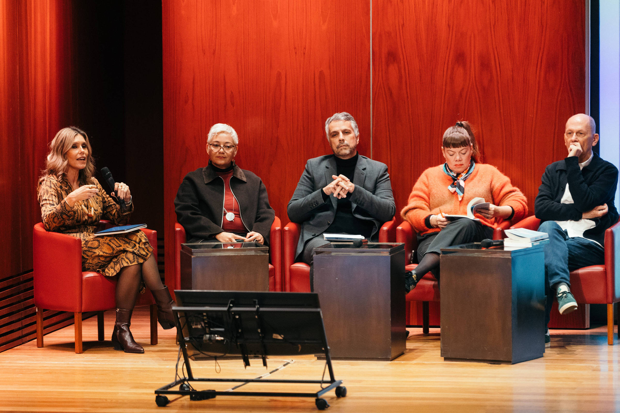 Democracia brasileira nos surpreende, diz Wisnik no lançamento de 'A Palavra e o Poder' em Lisboa