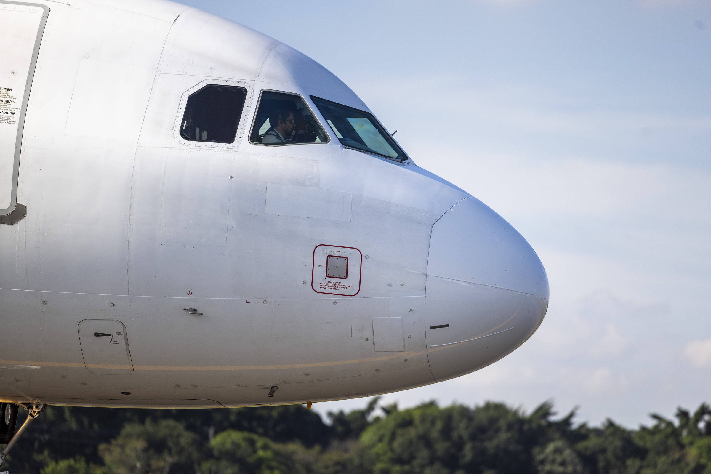 França impõe multa de até R$ 124 mil a passageiros que desrespeitarem regras de voo