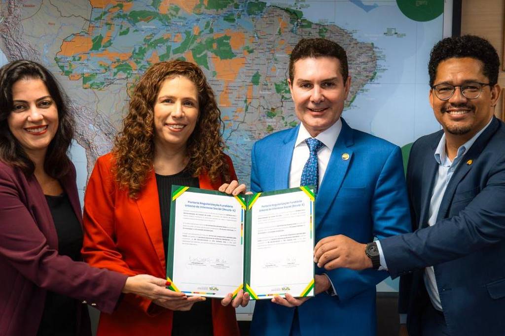 Governo assina portaria para regularizar imóveis de 142 mil famílias