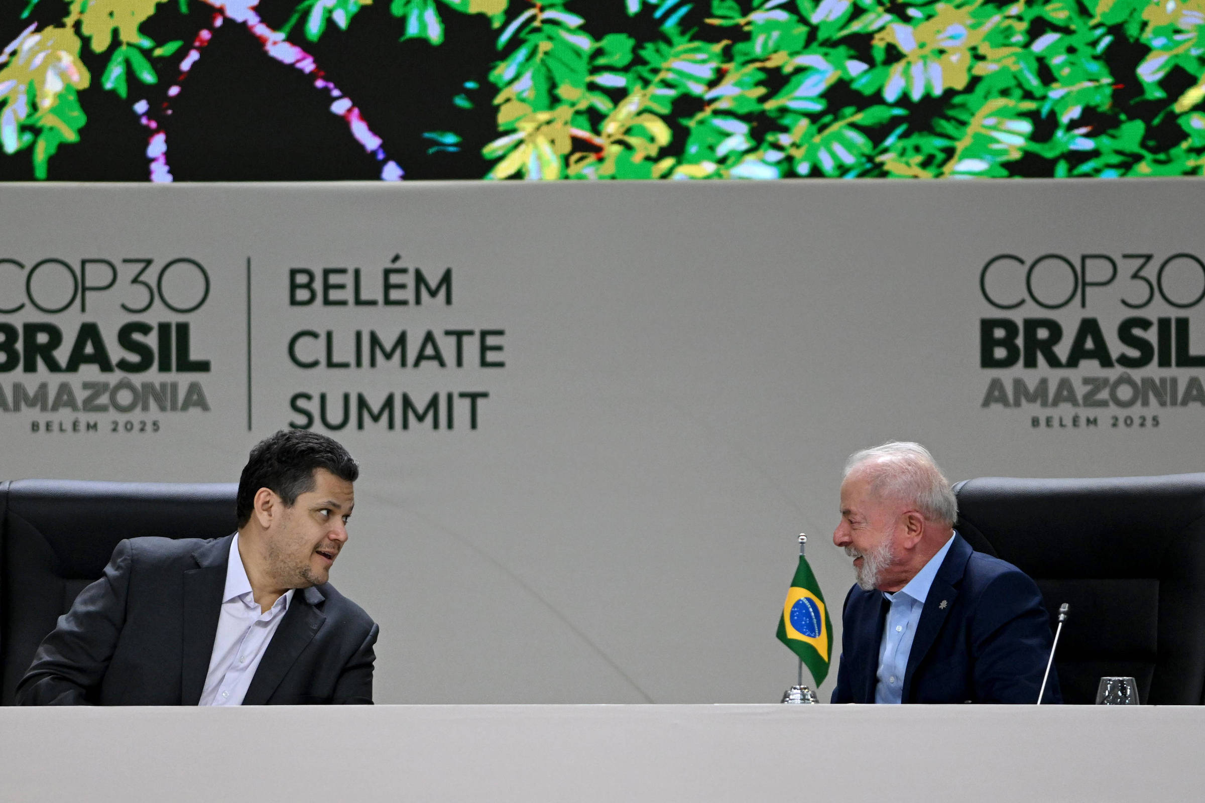 Senadores usam vitrine da COP30 enquanto ignoram emendas ao ambiente e apostam em máquinas