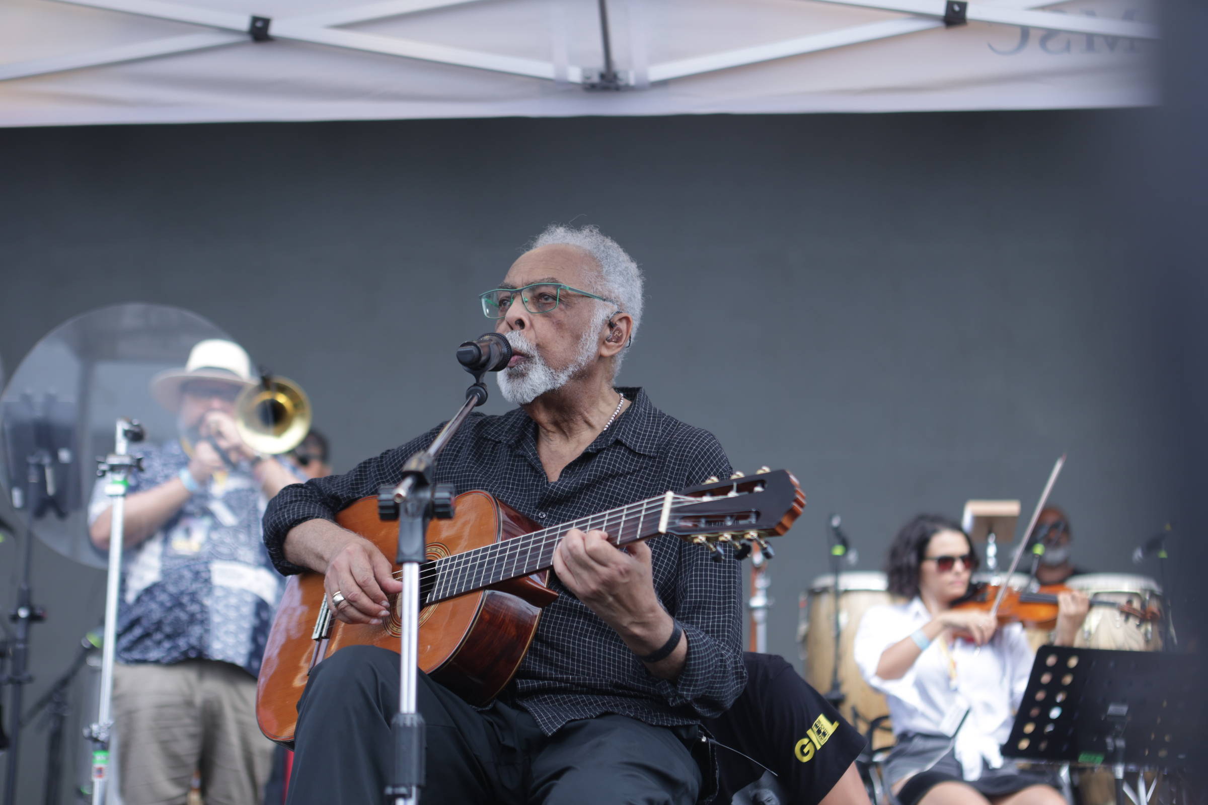 Gilberto Gil apresenta show intimista de 'Tempo Rei' em navio após atraso por chuva
