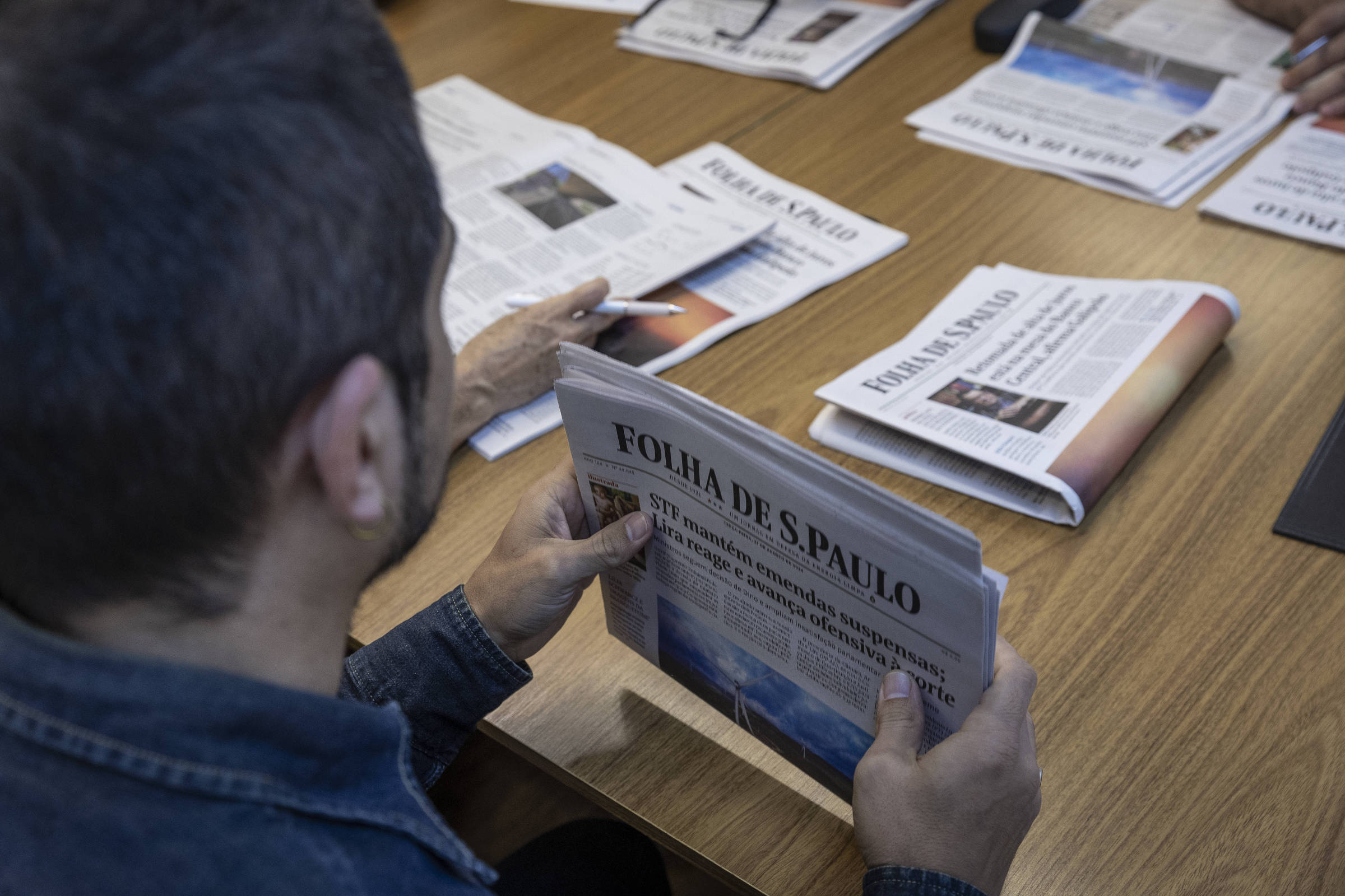 ANJ homenageia Folha e outros 12 jornais centenários por contribuição à história e à democracia