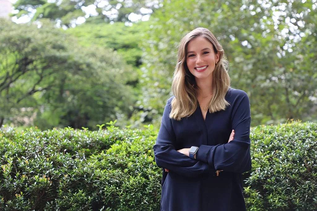 Brasileira bilionária 'sem herança' mais jovem do mundo tem site de aposta que nega ser bet