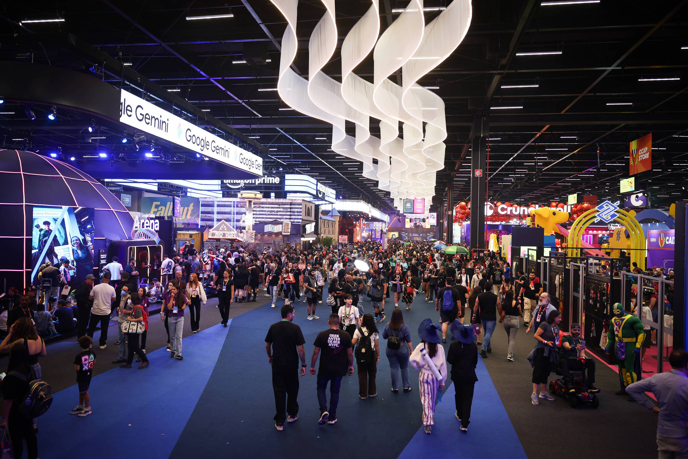 CCXP sofre debandada de estúdios e se firma como o evento das filas