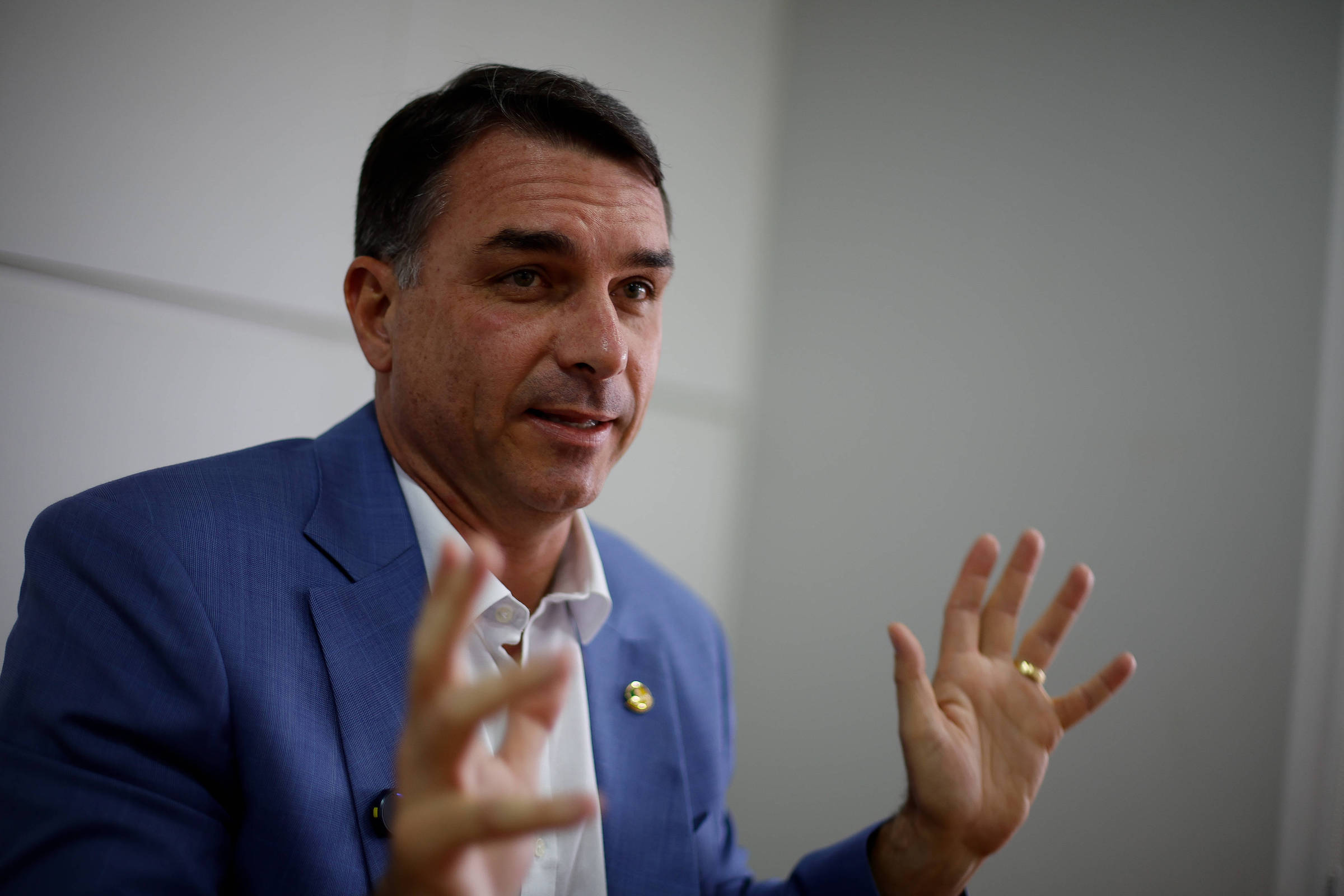 Centrão ameaça isolar candidatura de Flávio Bolsonaro e rejeita pressão por anistia