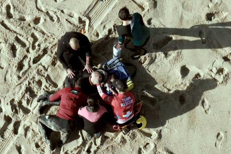 176523523169375a1f36408_1765235231_3x2_md Derrubado por onda gigante, Carlos Burle diz ter ativado "modo sobrevivência"