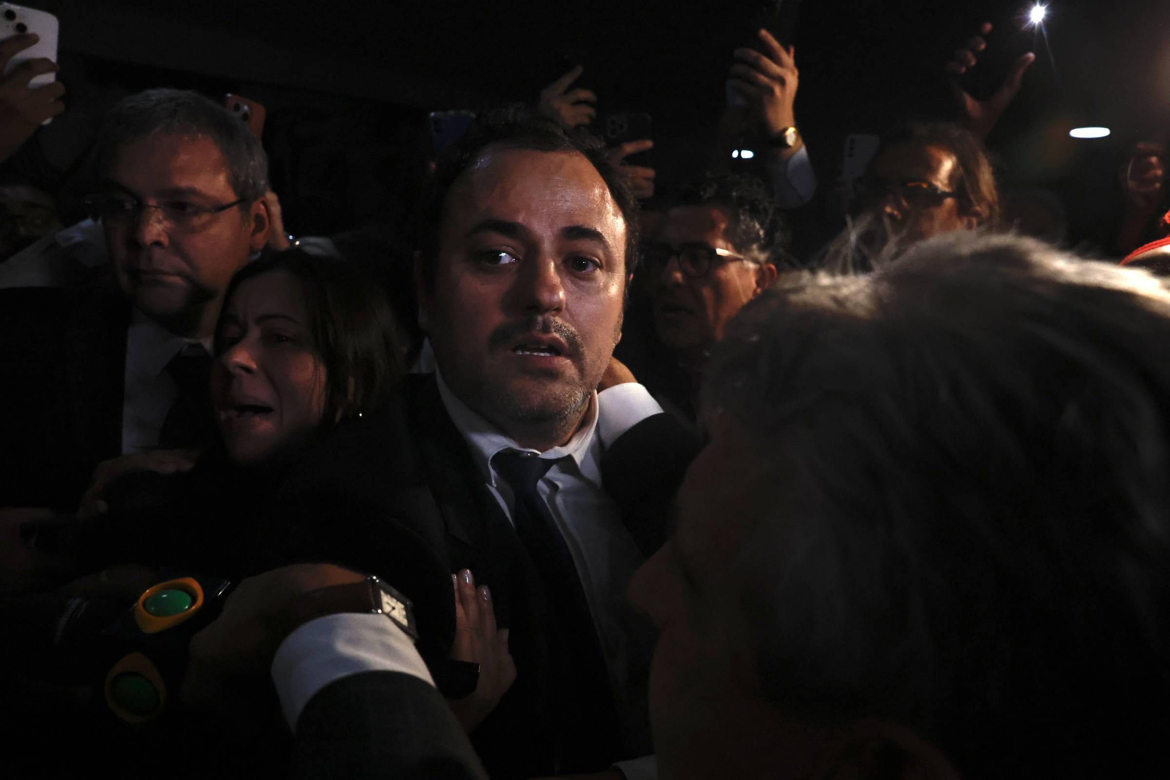 Câmara tem reviravolta e decide suspender Glauber por seis meses em vez de cassá-lo