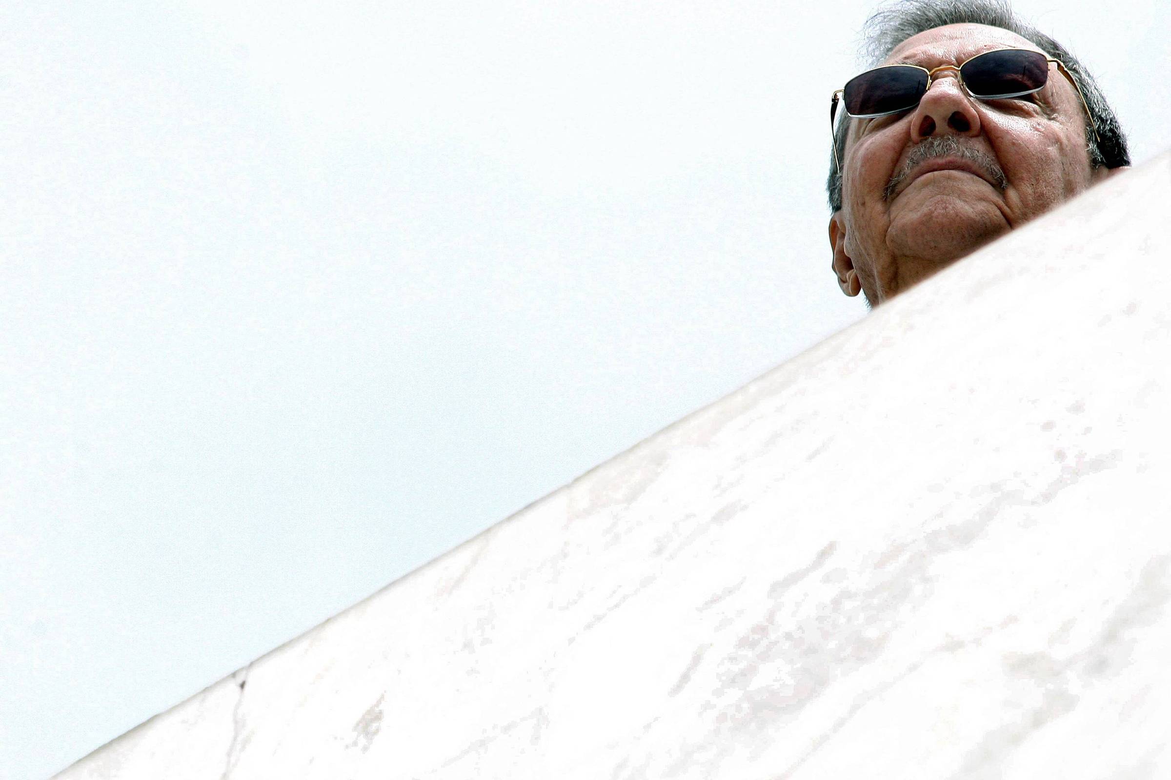 China fala em 'abuso dos meios judiciais' pelos Estados Unidos em indiciamento de Raúl Castro