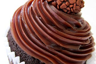 Cupcake de brigadeiro Callebaut (foto), com 100% de chocolate belga, é um dos mais pedidos pelos clientes da Dedo de Moça