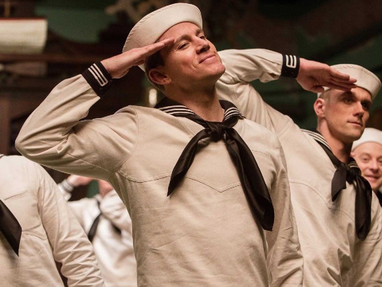 Ator Channing Tatum vestido de marinheiro