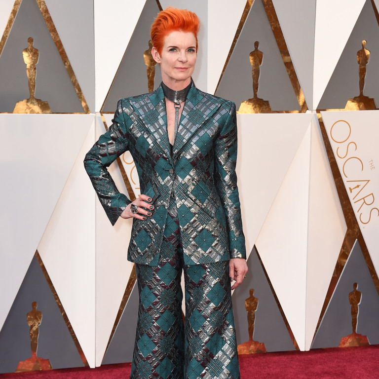 Indicada ao Oscar adota 'estilo David Bowie' no tapete vermelho