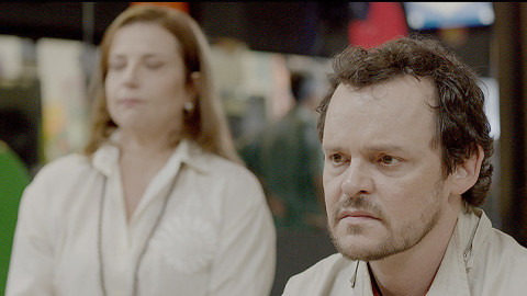 Dani Nefussi e Matheus Nachtergaele em cena do filme "Mãe Só Há Uma", da diretora Anna Muylaert
