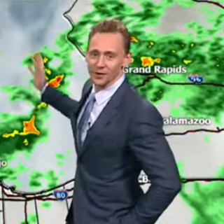 Tom Hiddleston, o Loki dos filmes da Marvel, apresentou a previsão do tempo em um canal dos EUA