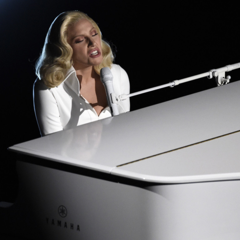 Piano de Lady Gaga e guitarra de Elvis Presley serão leiloados em Nova York