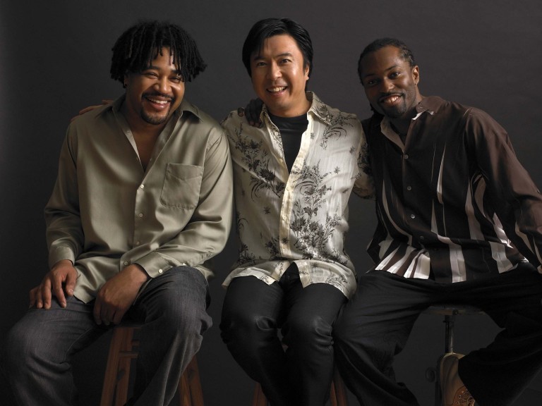 James Genus, Makoto Ozone (centro) e Clarence Penn, do Trio