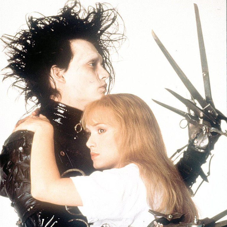 Johnny Depp e Winona Ryder em cena do filme "Edward Mãos de Tesoura"