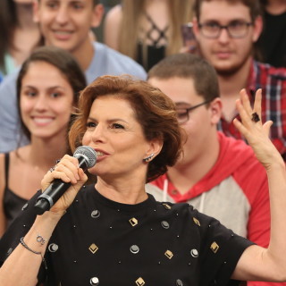 Debora Bloch participa de programa da Globo